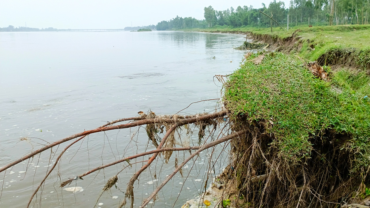 বিলীন হবে আলোকঝাড়ী ইউনিয়নের সরকারি গুচ্ছগ্রামের আবাসন প্রকল্প, খানসামা টিটিসি ও কেন্দ্রীয় মহাশ্মশান।