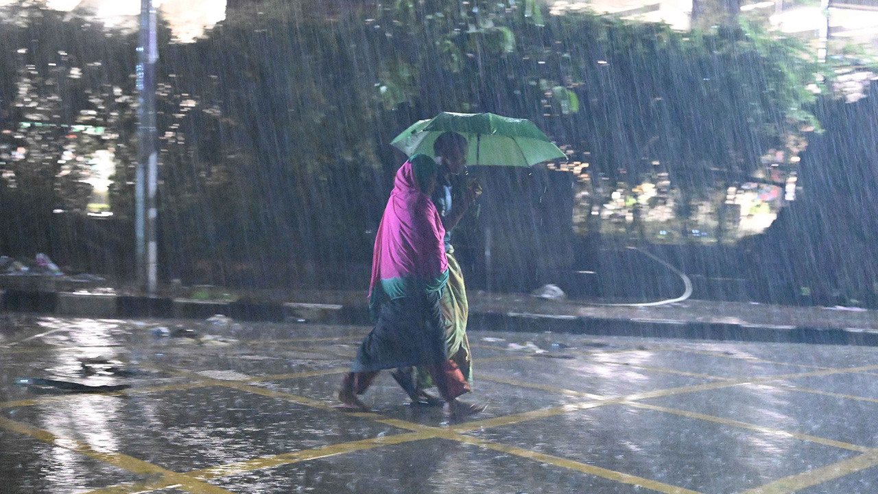 বৃহস্পতিবার সন্ধ্যা ৬টা থেকে রাত ১২টা পর্যন্ত রাজধানীতে ১১৩ মিলিমিটার বৃষ্টিপাতের রেকর্ড।