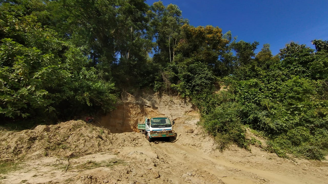 পাহাড়ের বোবা কান্না শুনছে না কেউ