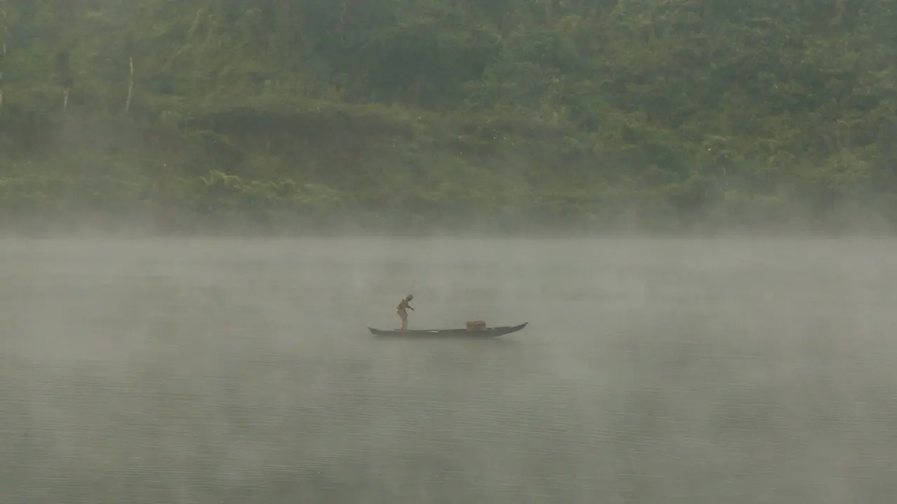 কুয়াশাঘেরা কাপ্তাই হ্রদ। ছবি : মোহাম্মদ সুমন।