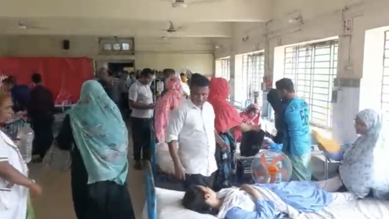 হাসপাতালে ভর্তি অসুস্থ শিক্ষার্থী