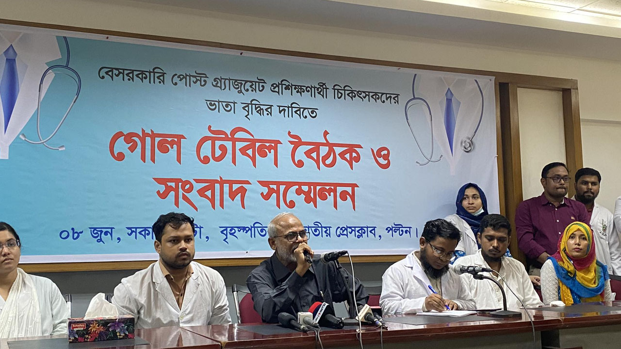 জাতীয় প্রেস ক্লাবে সংবাদ সম্মেলন করেন