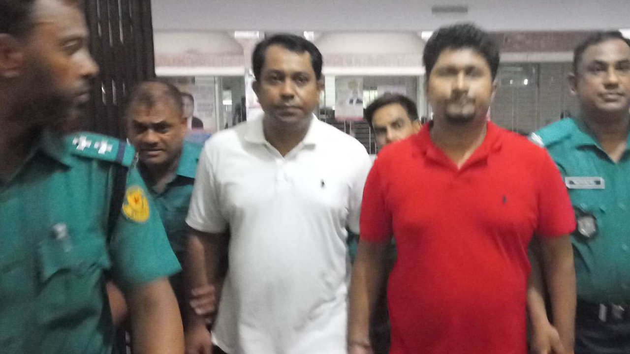 ডিসিএস অর্গানাইজেশন লিমিটেডের চেয়ারম্যান আশরাফুজ্জামান এবং ফরহাদুল আমীন