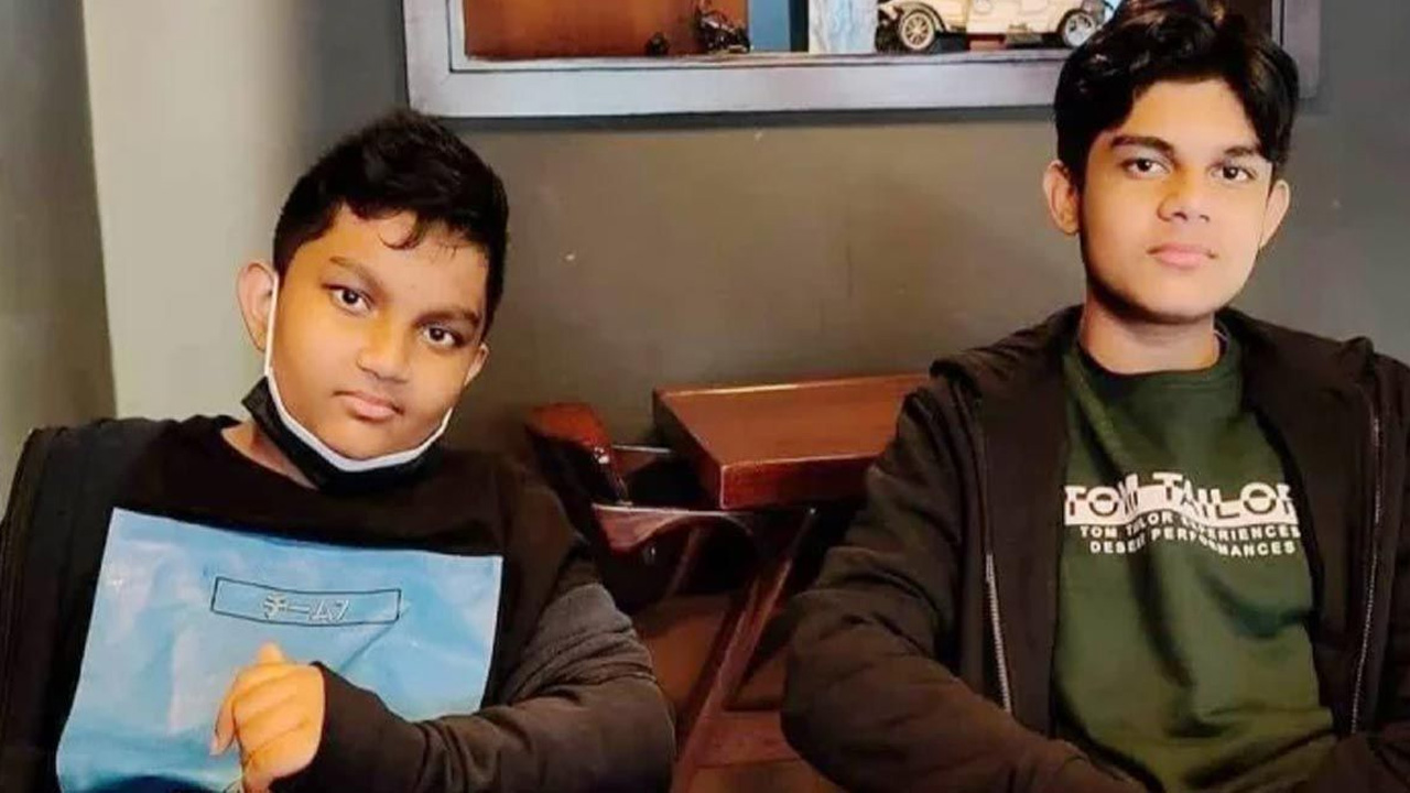 বিষক্রিয়ায় প্রাণ হারানো দুই ভাই শাহিল মোবারত জায়ান ও শায়েন মোবারত জাহিন। পুরোনো ছবি