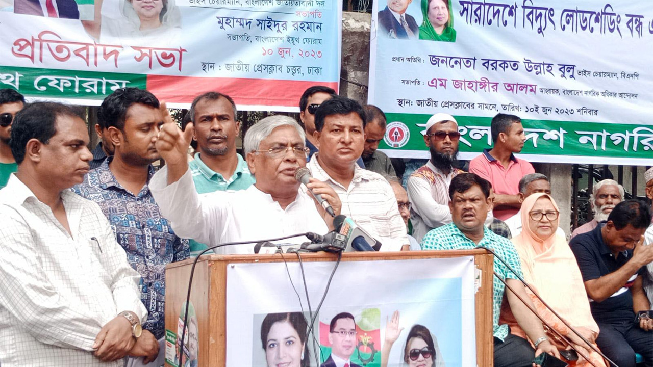 সমাবেশে বক্তব্য দিচ্ছেন বিএনপির ভাইস চেয়ারম্যান বরকতউল্লাহ বুলু। ছবি : কালবেলা