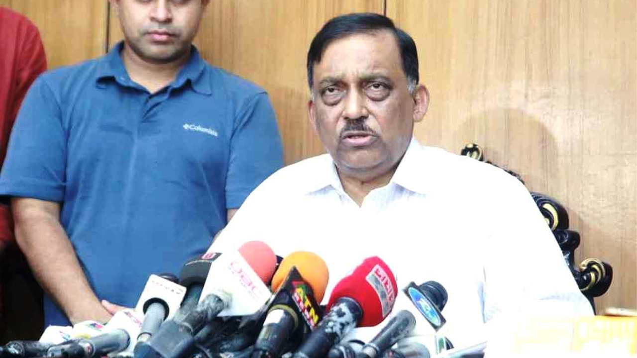 স্বরাষ্ট্রমন্ত্রী আসাদুজ্জামান খান কামাল। পুরোনো ছবি