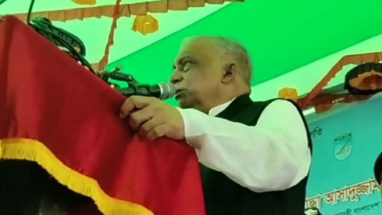ধামরাইয়ে মাদক ও সন্ত্রাসবিরোধী সমাবেশে বক্তব্য দিচ্ছেন স্বরাষ্ট্রমন্ত্রী আসাদুজ্জামান খান কামাল। ছবি : কালবেলা