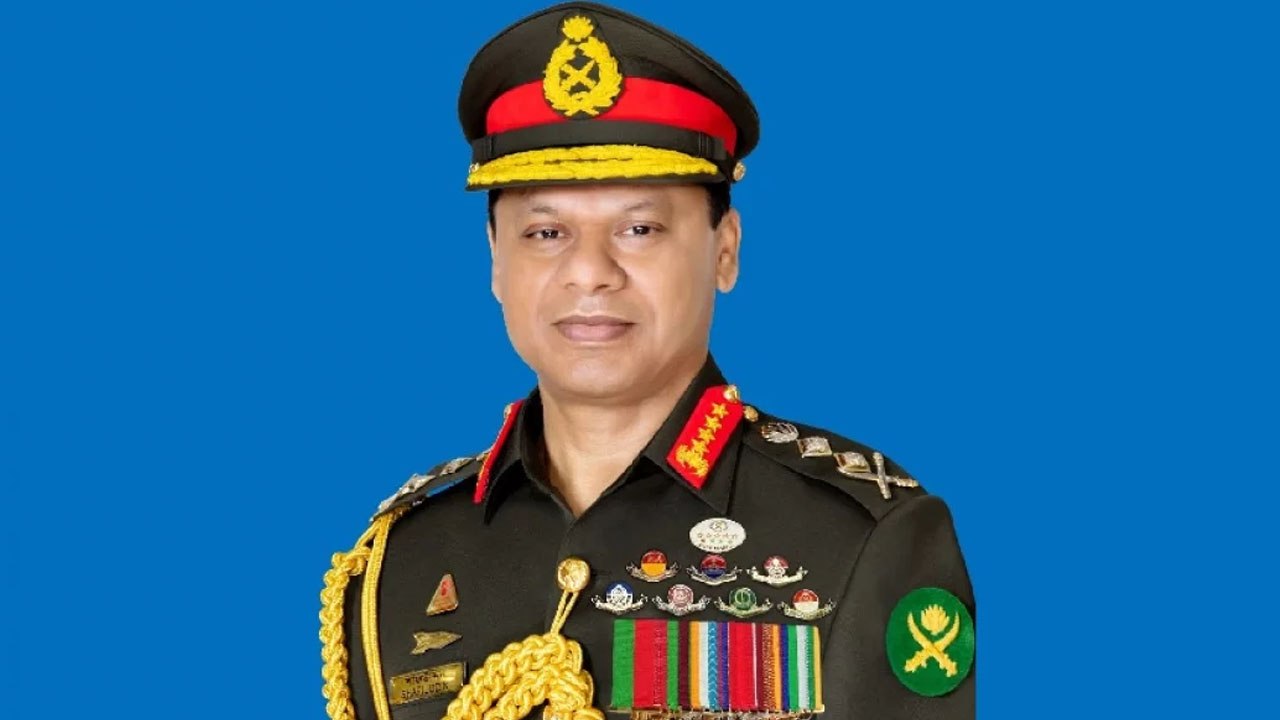 সেনাবাহিনী প্রধান জেনারেল এস এম শফিউদ্দিন আহমেদ।