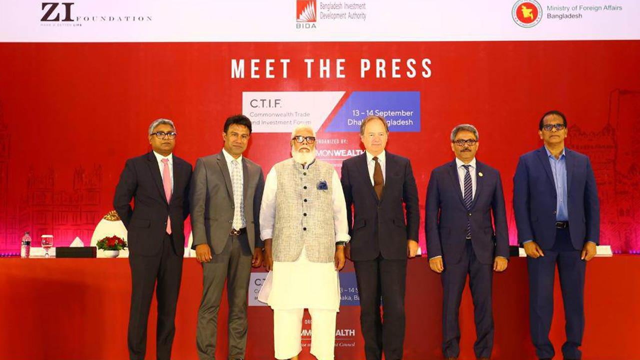 কমনওয়েলথ এন্টারপ্রাইজ অ্যান্ড ইনভেস্টমেন্ট কাউন্সিলের সংবাদ সম্মেলনে অতিথিরা। ছবি : কালবেলা