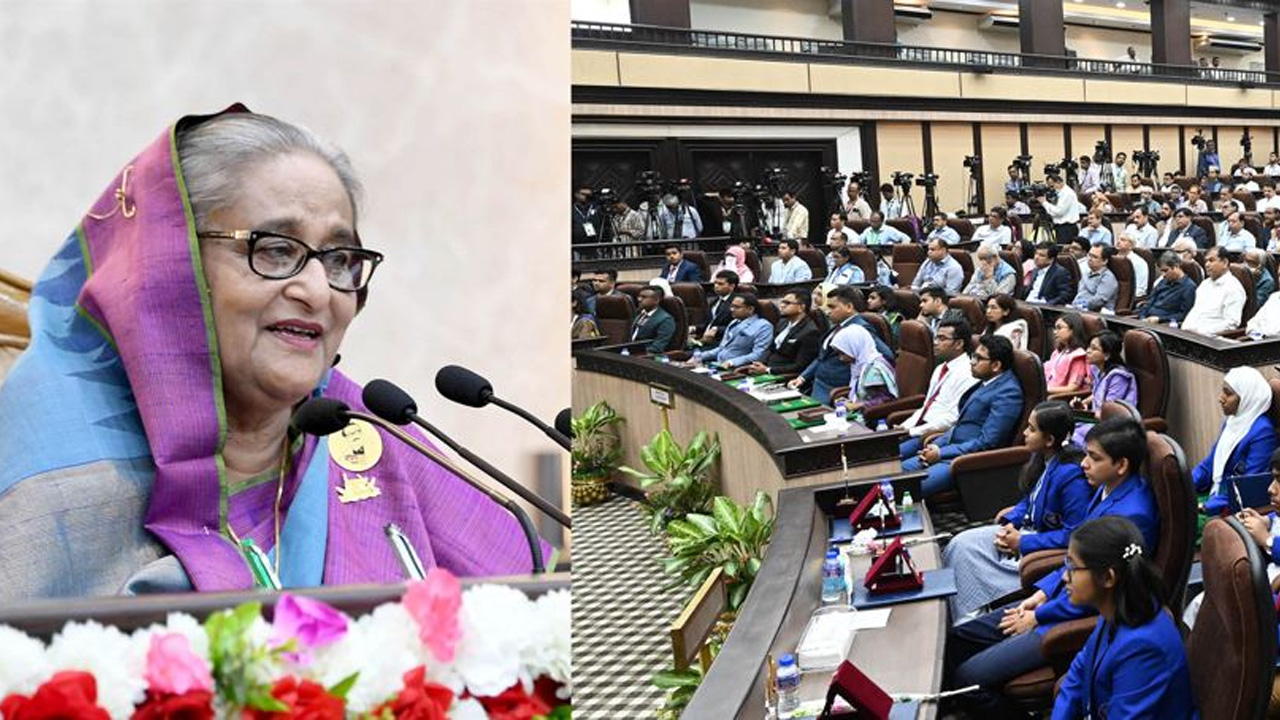 শিক্ষার্থীদের পুরস্কার প্রদান অনুষ্ঠানে বক্তব্য দেন প্রধানমন্ত্রী শেখ হাসিনা। ছবি : বাসস