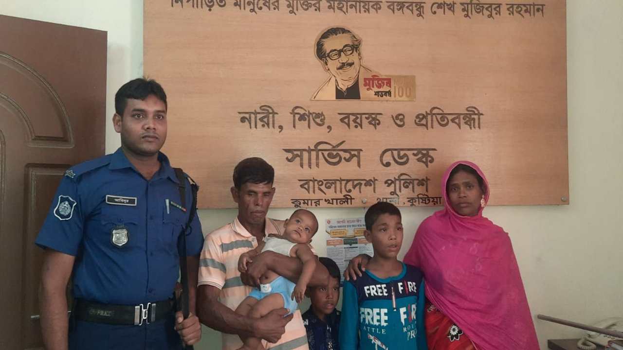 পরিবারের সাথে রাকিব