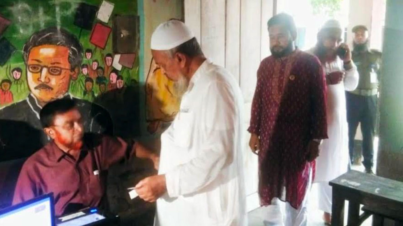 তারাকান্দা উপজেলা নির্বাচনে ভোট গ্রহণ চলছে। ছবি : সংগৃহীত