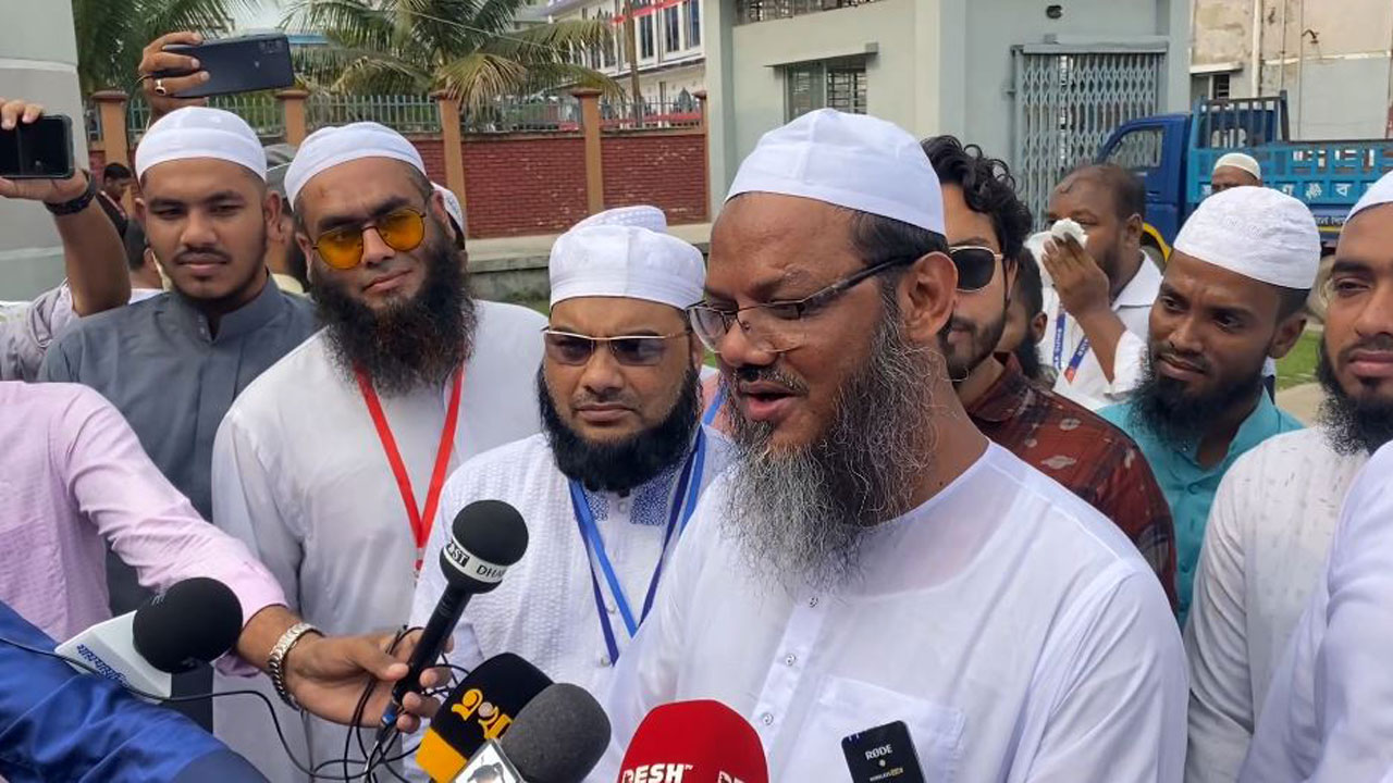 মেয়র প্রার্থী মুফতি সৈয়দ মুহাম্মাদ ফয়জুল করীম। ছবি : কালবেলা