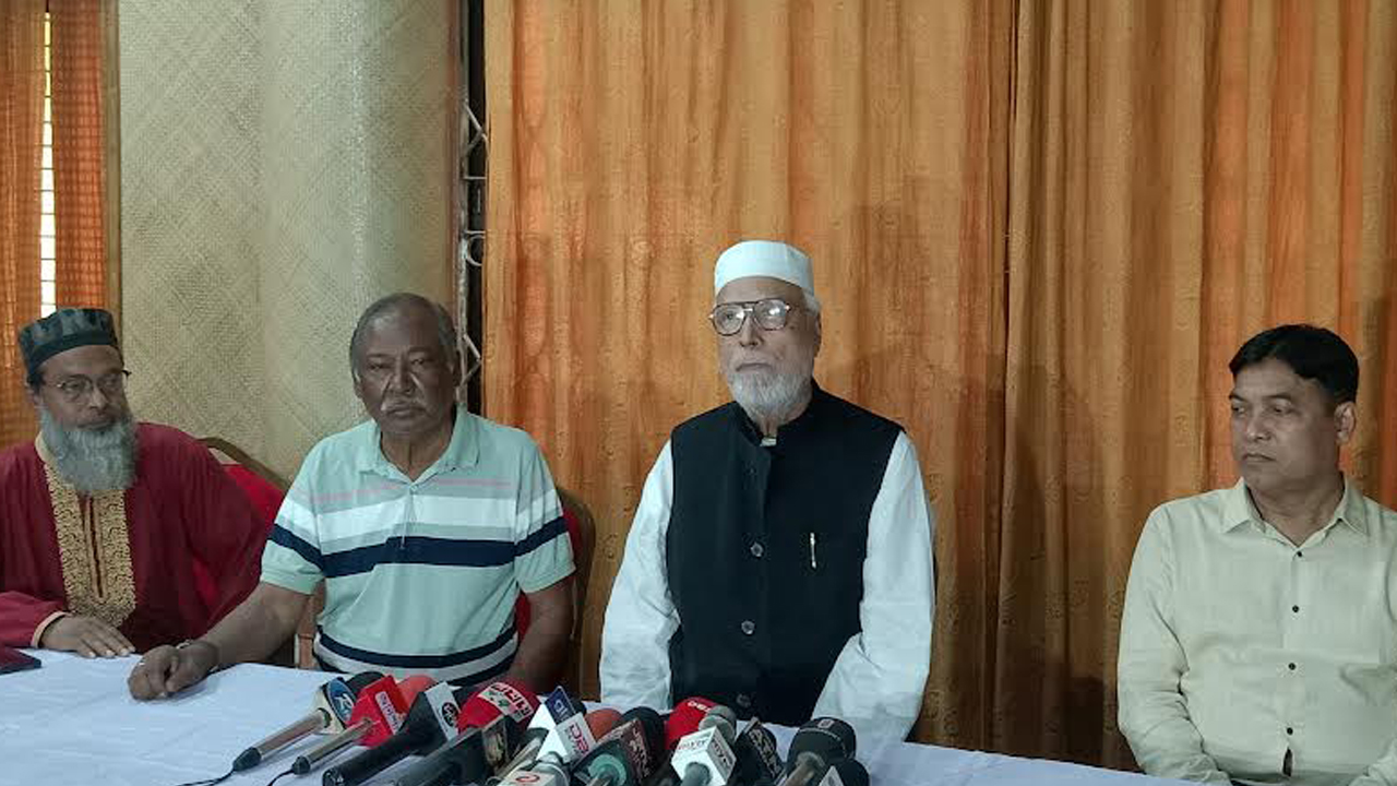 সোমবার সাংবাদিকদের সঙ্গে মতবিনিময়কালে বঙ্গবীর কাদের সিদ্দিকী। ছবি : কালবেলা