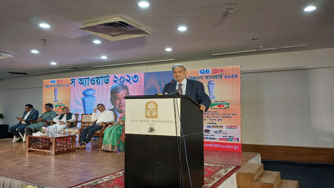 টেলিভিশন রিপোর্টাস ইউনিটি অব বাংলাদেশের (ট্রাব) আয়োজিত অ্যাওয়ার্ড অনুষ্ঠানে পরিকল্পনামন্ত্রী এম এ মান্নান। ছবি : কালবেলা