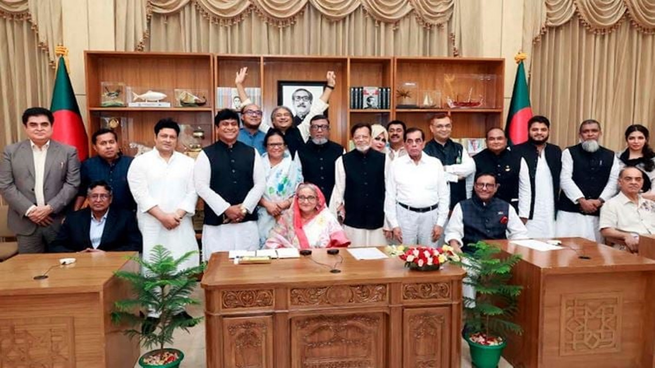 গণভবনে ঢাকা উত্তর মহানগর আওয়ামী লীগের নেতাকর্মীদের সঙ্গে মতবিনিময় সভায় প্রধানমন্ত্রী শেখ হাসিনা। ছবি : সংগৃহীত