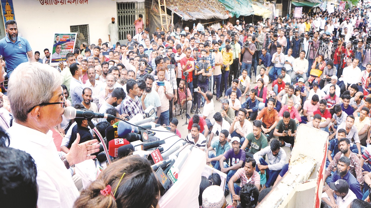 রাজধানীর গোপীবাগে মহানগর দক্ষিণ বিএনপির পদযাত্রাপূর্ব সমাবেশে বক্তব্য দিচ্ছেন মির্জা ফখরুল ইসলাম আলমগীর। ছবি : কালবেলা