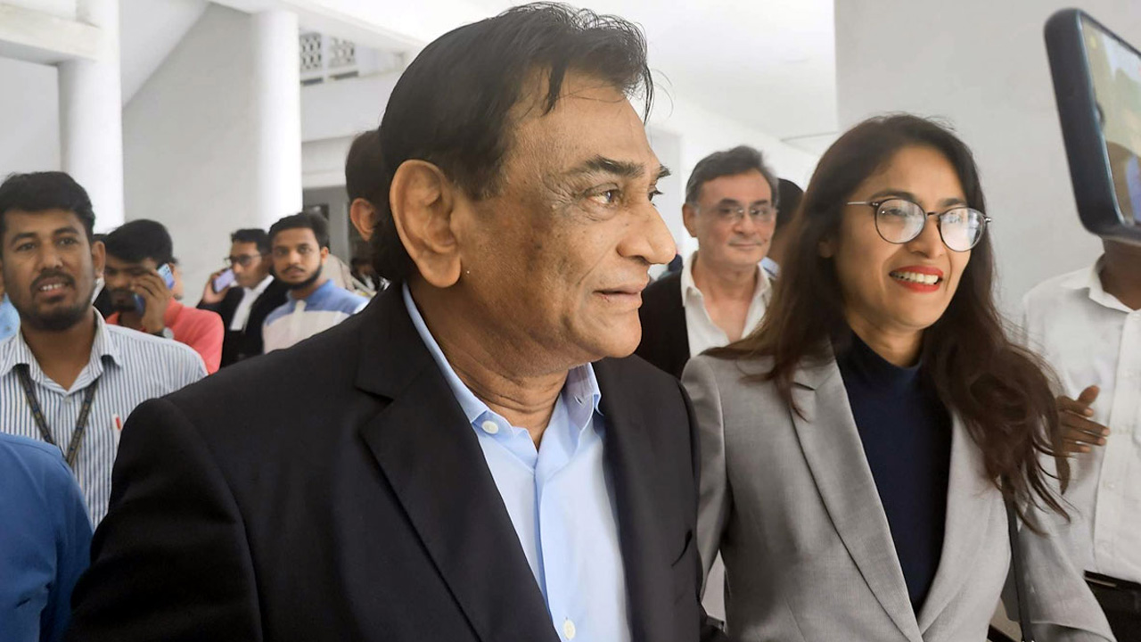 হাইকোর্টে বাফুফে সভাপতি কাজী সালাউদ্দিন। ছবি : সংগৃহীত