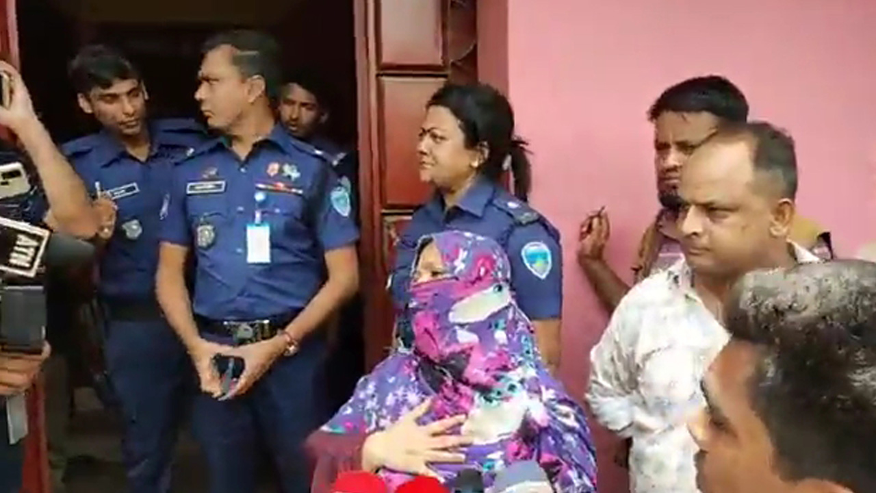 ঘটনাস্থলে পুলিশ। ছবি: কালবেলা