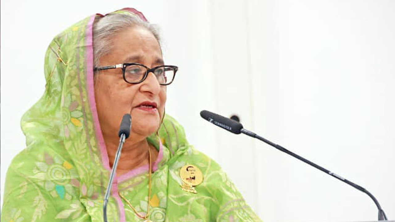 জেনেভার হিলটন হোটেলে সুইজারল্যান্ড আওয়ামী লীগ আয়োজিত নাগরিক সংবর্ধনায় কথা বলেন প্রধানমন্ত্রী শেখ হাসিনা। ছবি : সংগৃহীত
