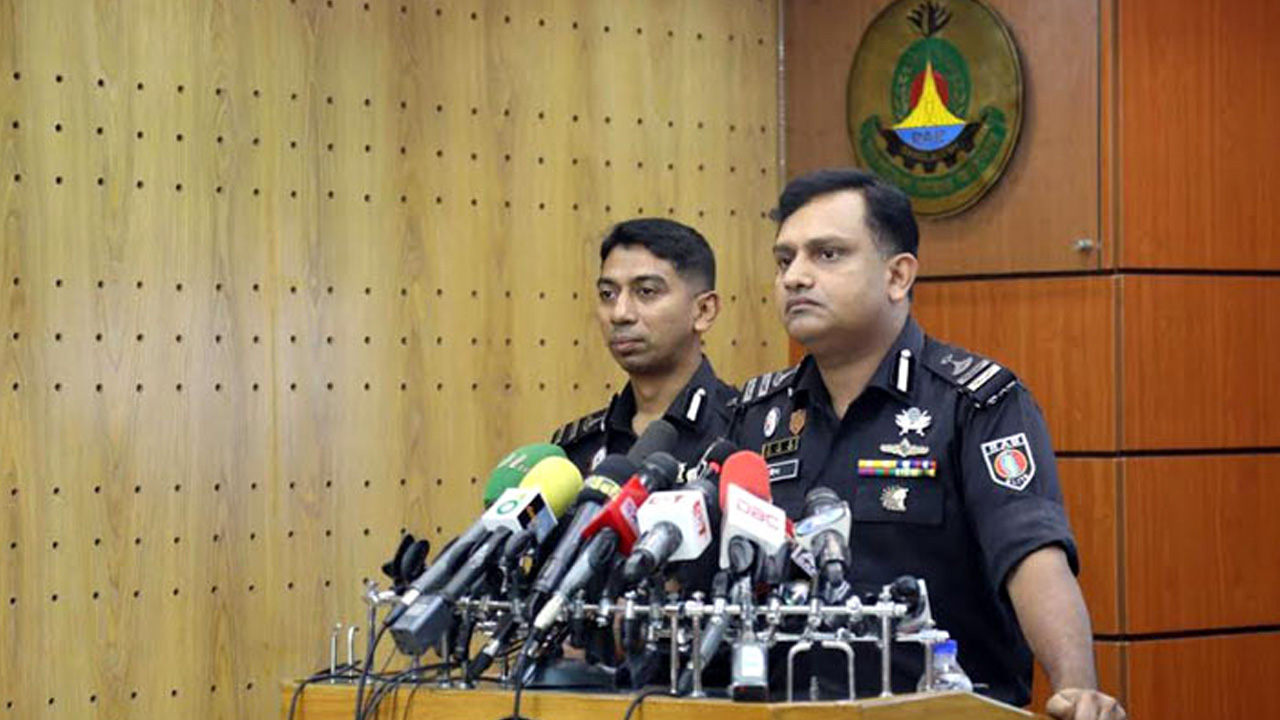 র‍্যাবের লিগ্যাল অ্যান্ড মিডিয়া উইংয়ের পরিচালক কমান্ডার খন্দকার আল মঈন। পুরোনো ছবি