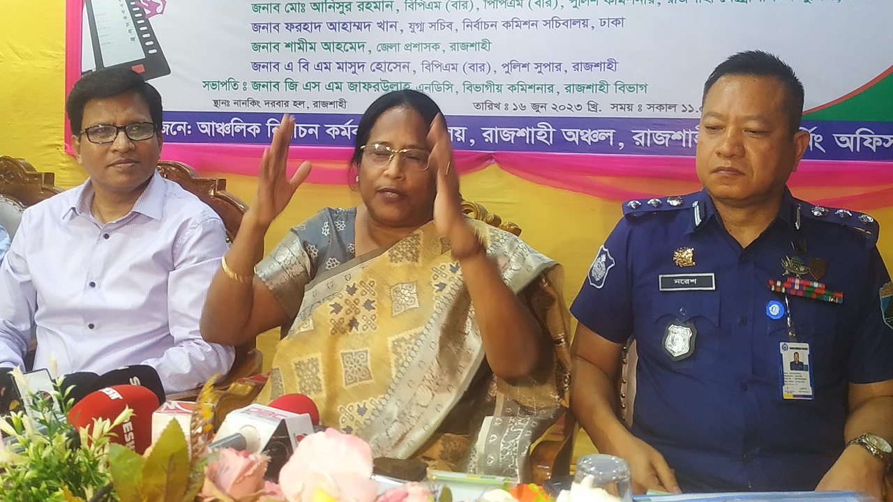 সংবাদ সম্মেলনে কথা বলছেন নির্বাচন কমিশনার রাশিদা সুলতানা। ছবি : কালবেলা
