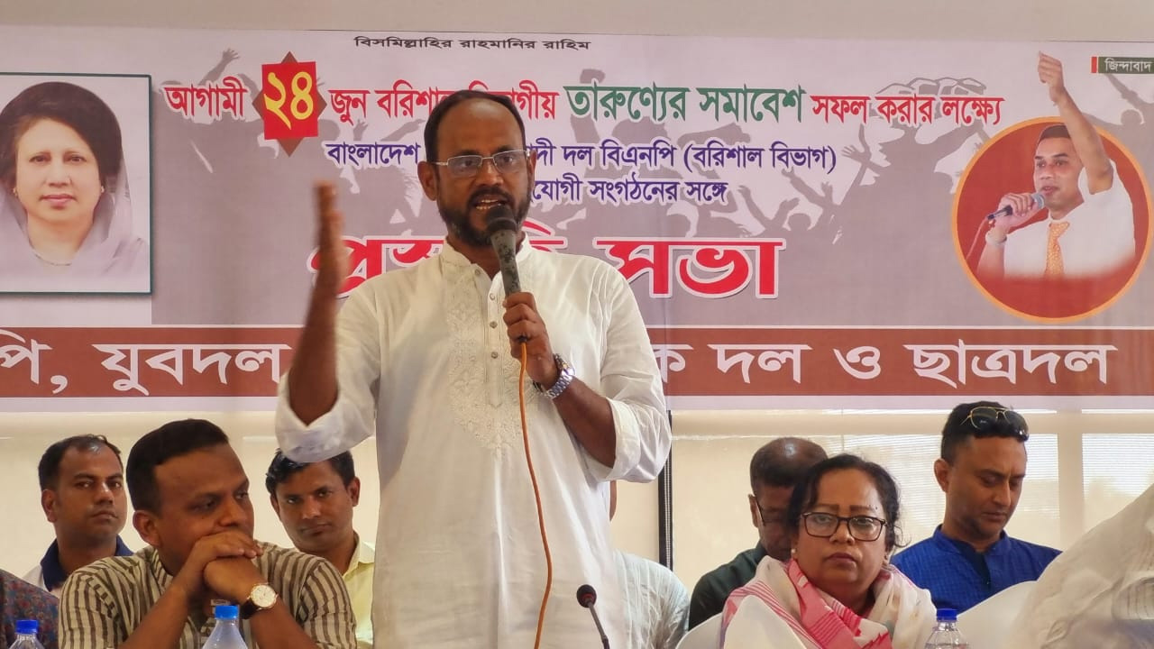 বরিশালে এক প্রস্তুতি সভায় কথা বলছেন যুবদলের সভাপতি সুলতান সালাউদ্দিন টুকু। ছবি: কালবেলা