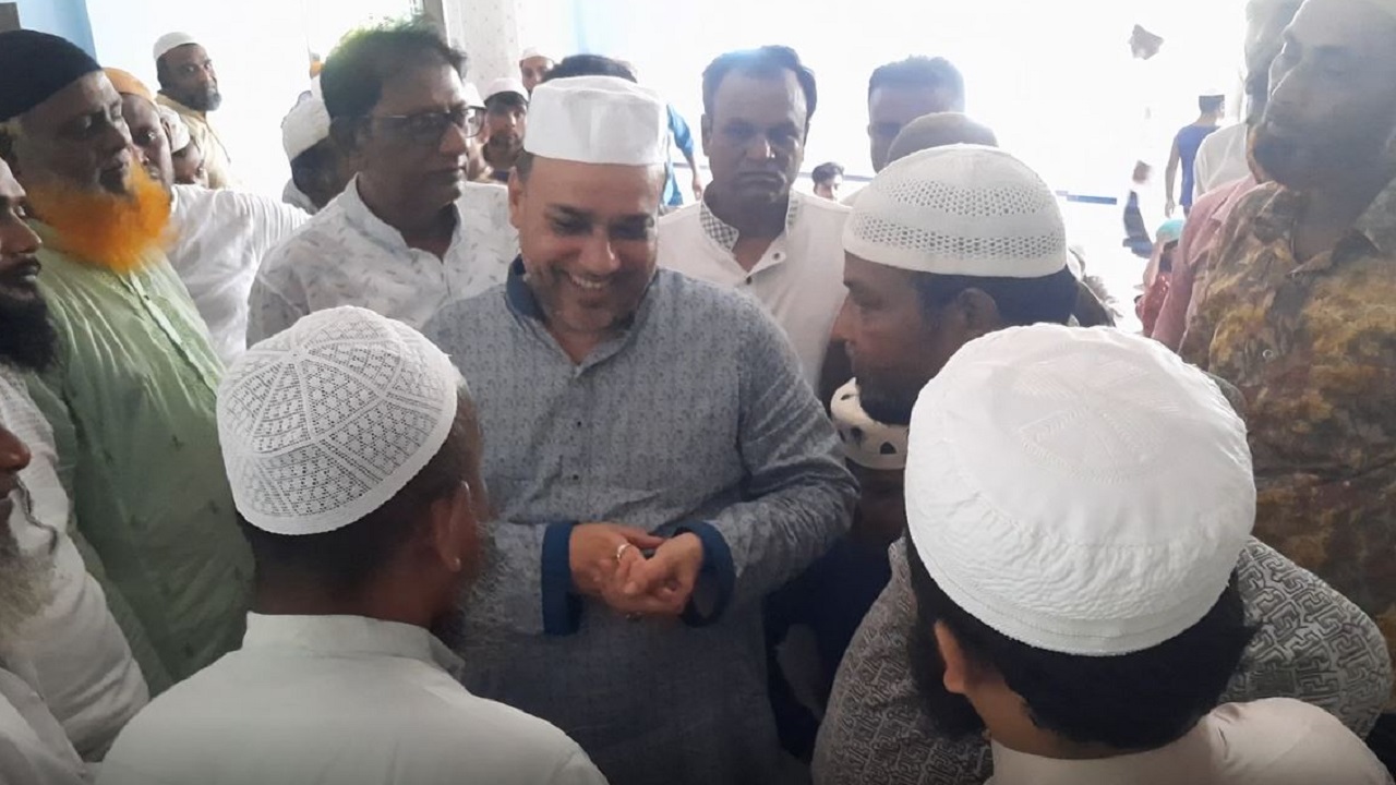 নিজ নির্বাচনী এলাকায় গণসংযোগে ব্যস্ত আলহাজ নজরুল ইসলাম দুলাল।