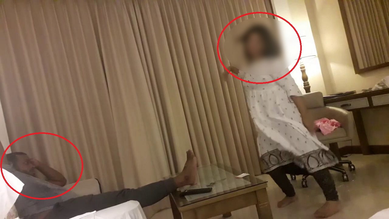 ওলামা লীগের সাধারণ সম্পাদকের ছড়িয়ে পড়া আপত্তিকর ভিডিওর একটি স্থিরচিত্র। ছবি : কালবেলা
