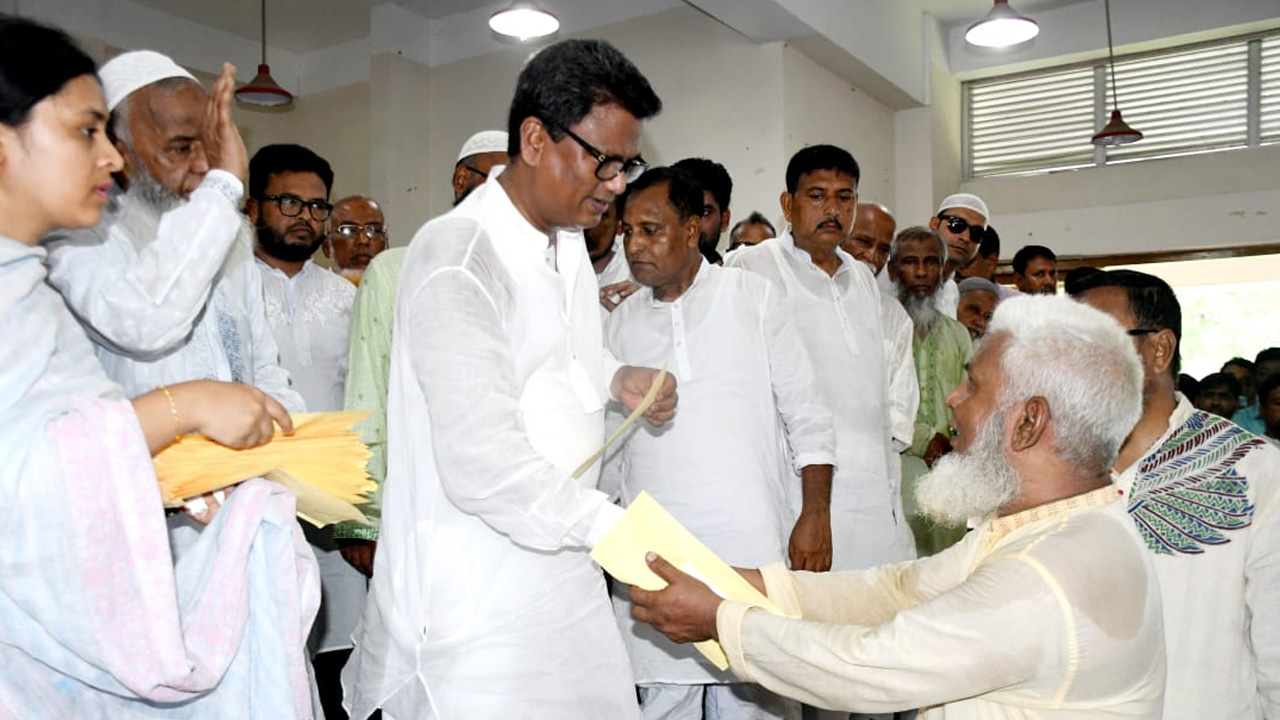 একটি অনুষ্ঠানে জাতীয় সংসদের হুইপ ও আওয়ামী লীগের সাংগঠনিক সম্পাদক আবু সাঈদ আল মাহমুদ স্বপন। ছবি: সংগৃহীত