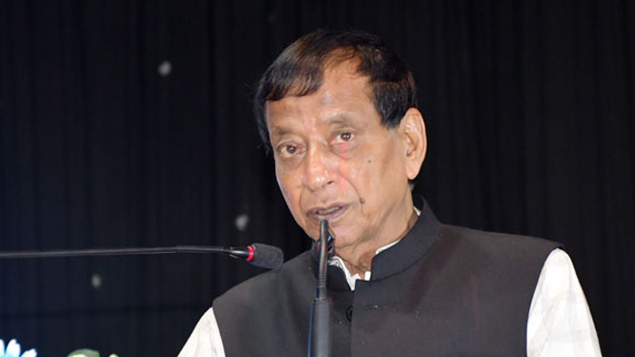 সমাজকল্যাণমন্ত্রী নুরুজ্জামান আহমেদ। ফাইল ছবি