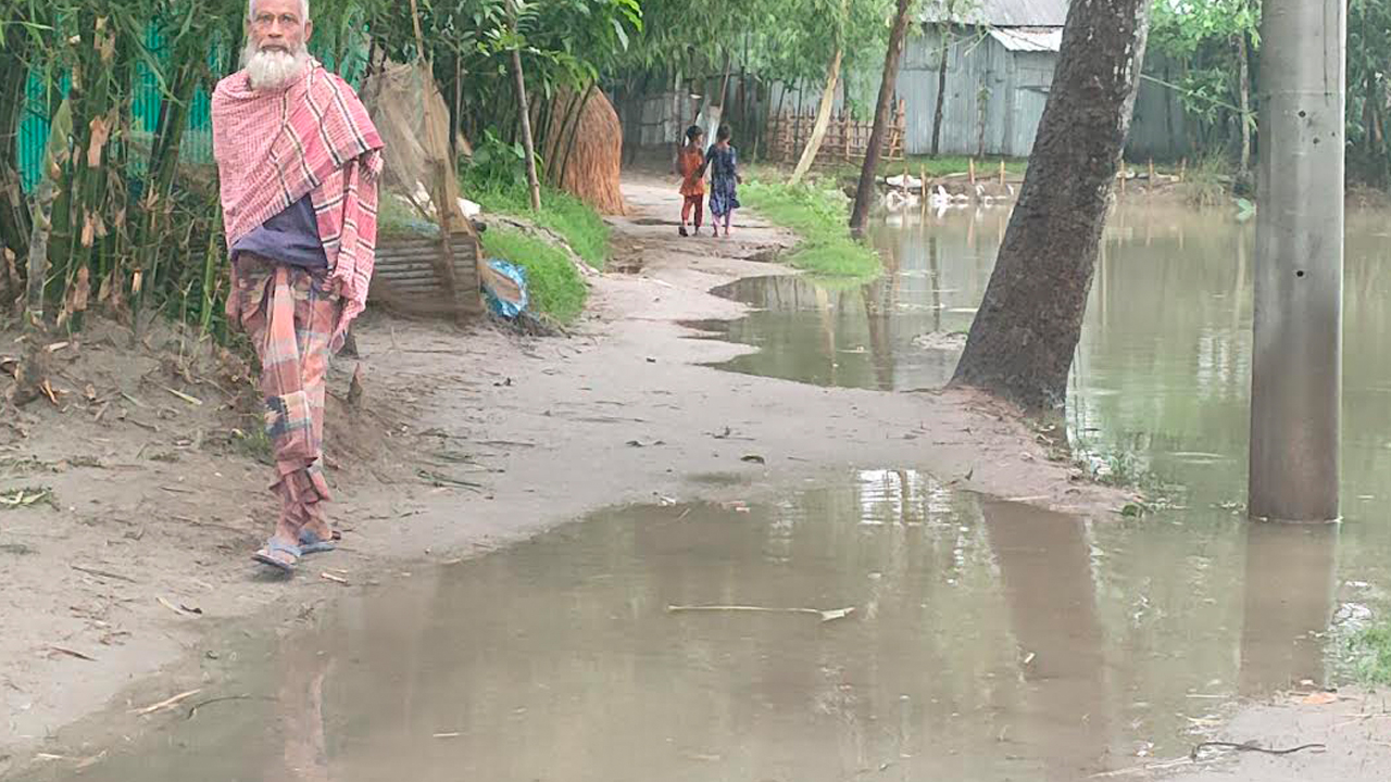 ​    ​ভাটি এলাকায় ধীরে ধীরে পানি প্রবেশ করছে। ছবি : কালবেলা