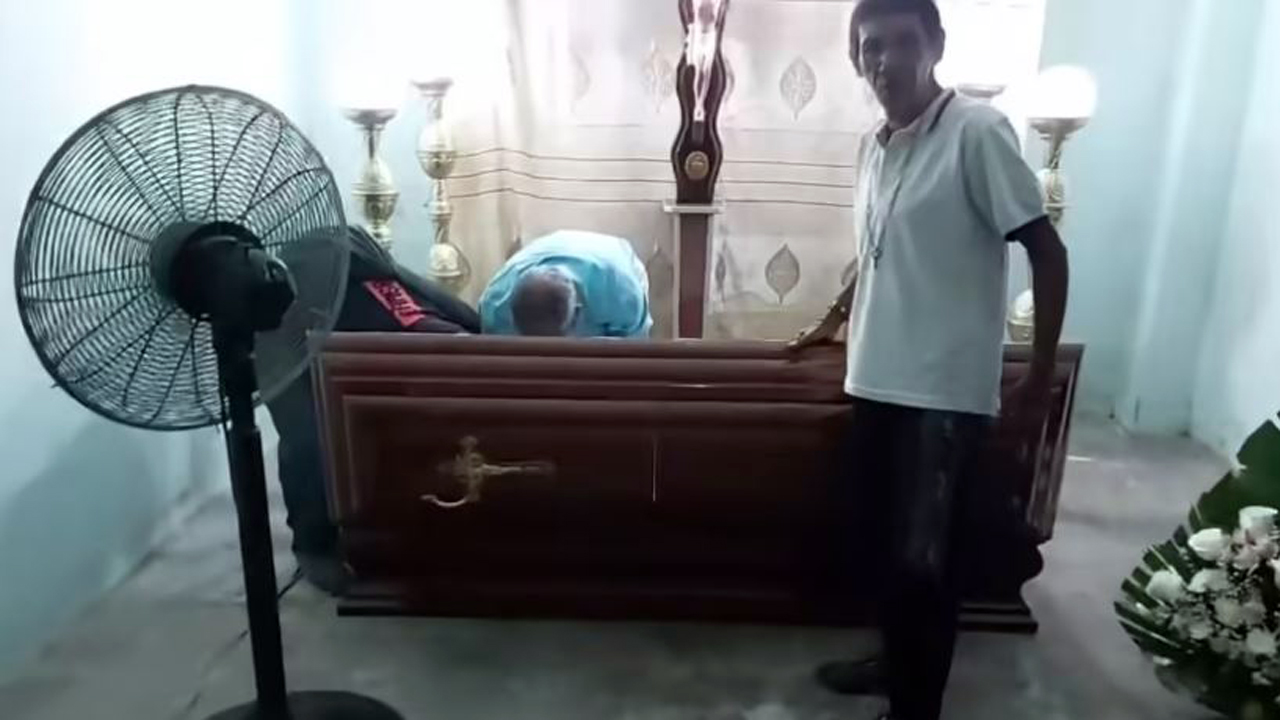 বেলা মনতোয়ার অন্ত্যেষ্টিক্রিয়ার প্রস্তুতি নিচ্ছেন স্বজনরা। ছবি : সংগৃহীত