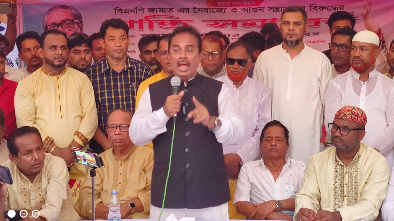 শান্তি সমাবেশে বক্তব্য দিচ্ছেন আবদুস সবুর
