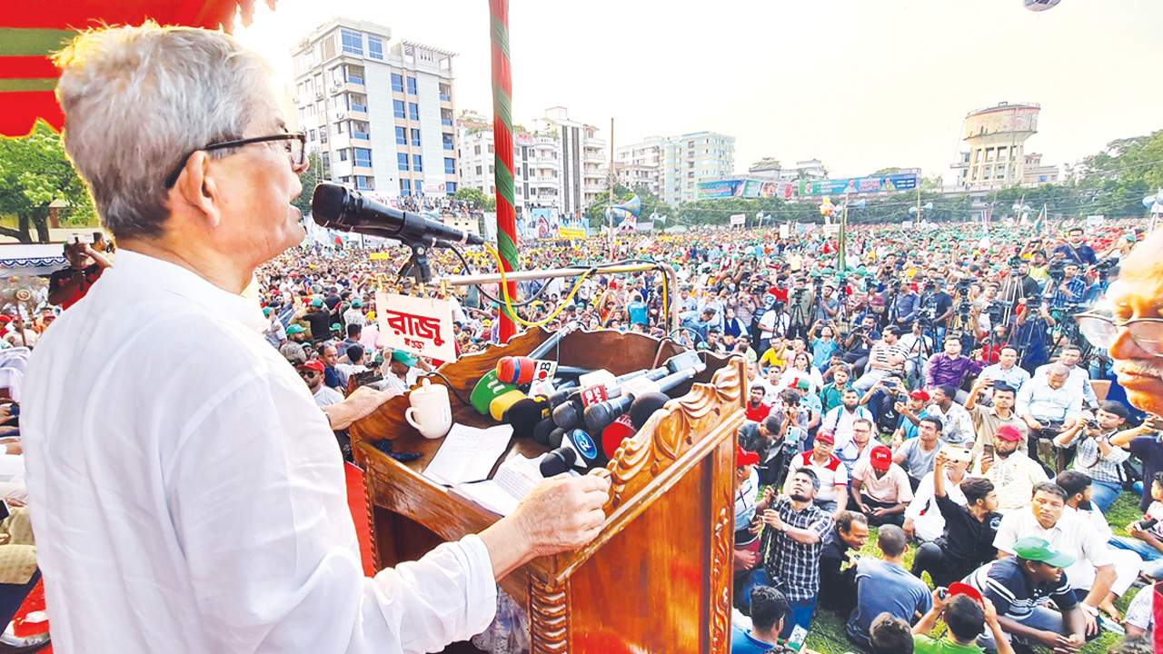 বগুড়ায় সোমবার তারুণ্যের সমাবেশে প্রধান অতিথির বক্তব্য দেন বিএনপি মহাসচিব মির্জা ফখরুল ইসলাম। ছবি: কালবেলা