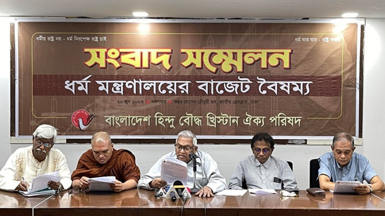 কথা বলছেন বাংলাদেশ হিন্দু বৌদ্ধ খ্রিস্টান ঐক্য পরিষদের সাধারণ সম্পাদক রানা দাশগুপ্ত। ছবি: সংগৃহীত