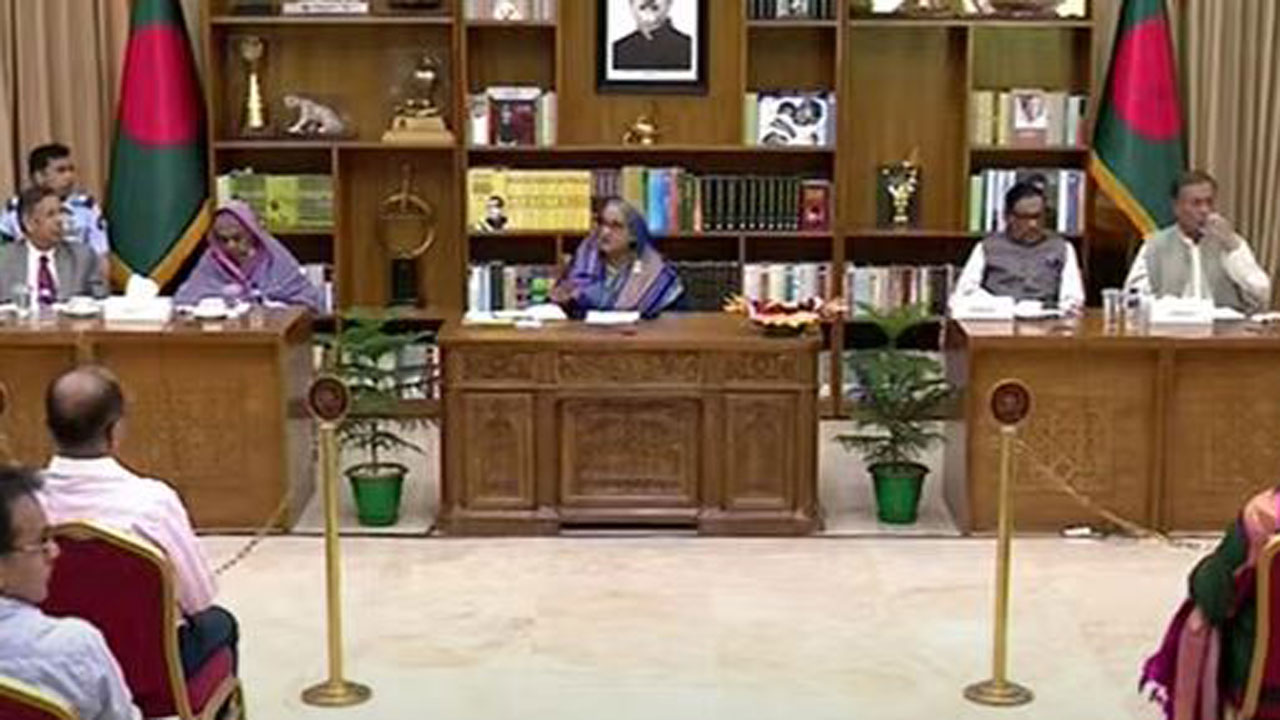 সংবাদ সম্মেলনে বক্তব্য করছেন প্রধানমন্ত্রী শেখ হাসিনা। ছবি : সংগৃহীত