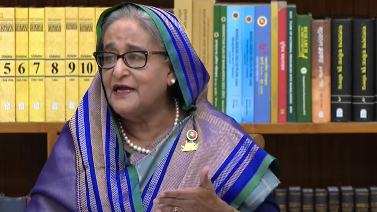 সংবাদ সম্মেলনে বক্তব্য দিচ্ছেন প্রধানমন্ত্রী শেখ হাসিনা। ছবি : সংগৃহীত