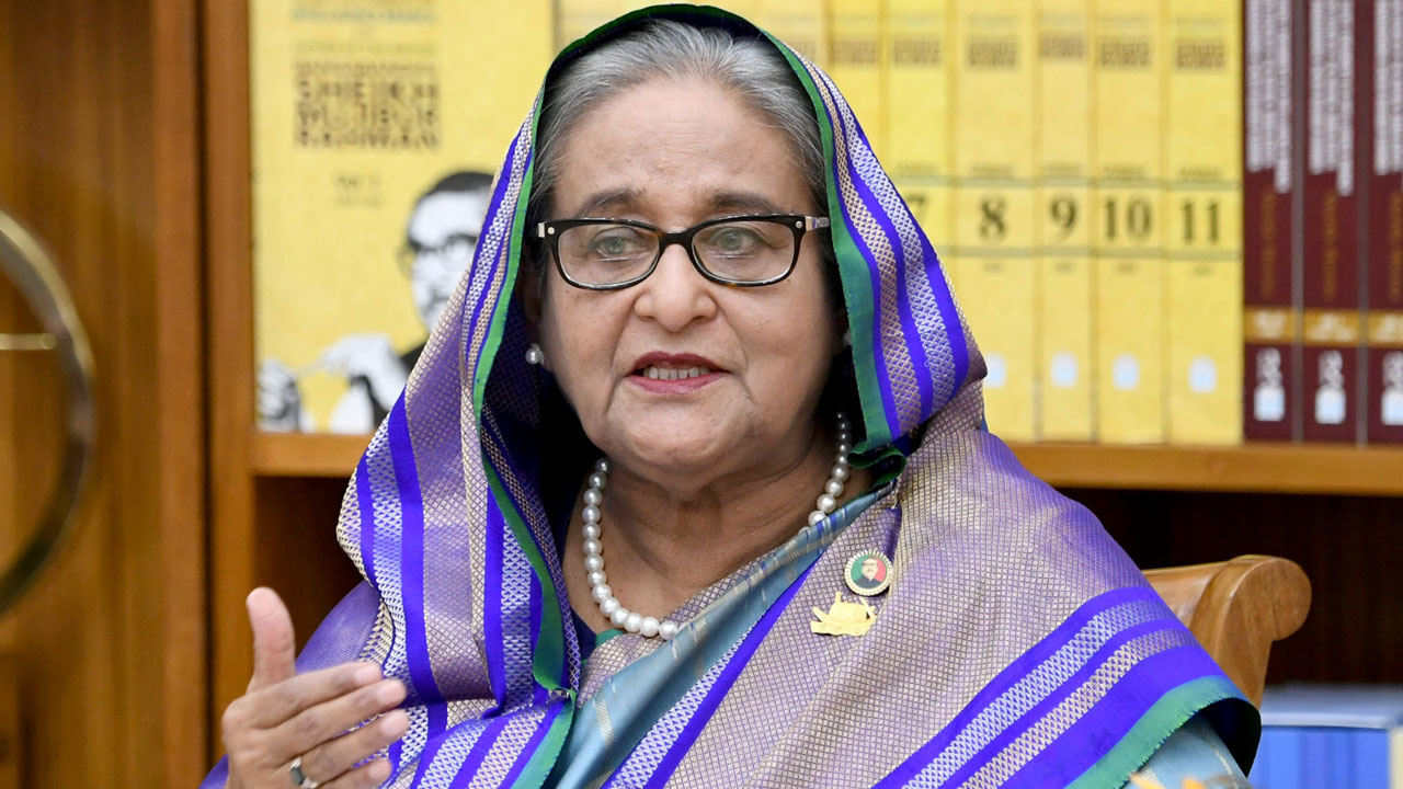 সংবাদ সম্মেলনে বক্তব্য দিচ্ছেন প্রধানমন্ত্রী শেখ হাসিনা। ছবি : সংগৃহীত