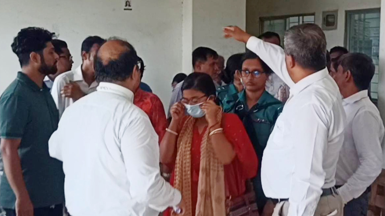 গ্রেপ্তার হওয়া সেন্ট্রাল হাসপাতালের দুই চিকিৎসক। ছবি : সংগৃহীত