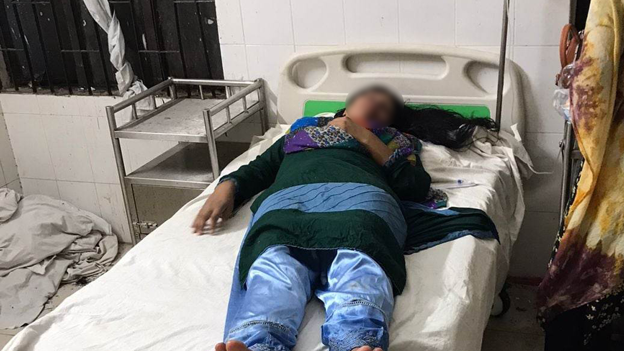 হাসপাতালে চিকিৎসা নিচ্ছেন ভুক্তভোগী নারী