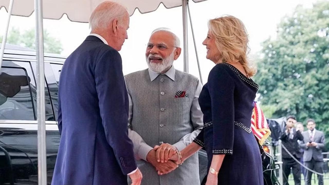 ভারতের প্রধানমন্ত্রী নরেন্দ্র মোদিকে হোয়াইট হাউসে স্বাগত জানান জিল ও জো বাইডেন। ছবি : সংগৃহীত