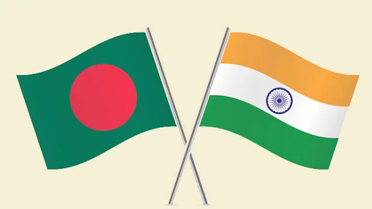 বাংলাদেশ ও ভারতের পতাকা।