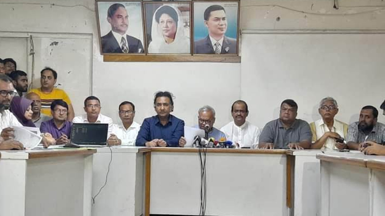 বিএনপির কেন্দ্রীয় কার্যালয়ে সংবাদ সম্মেলনে উপস্থিত নেতৃবৃন্দ। ছবি : কালবেলা