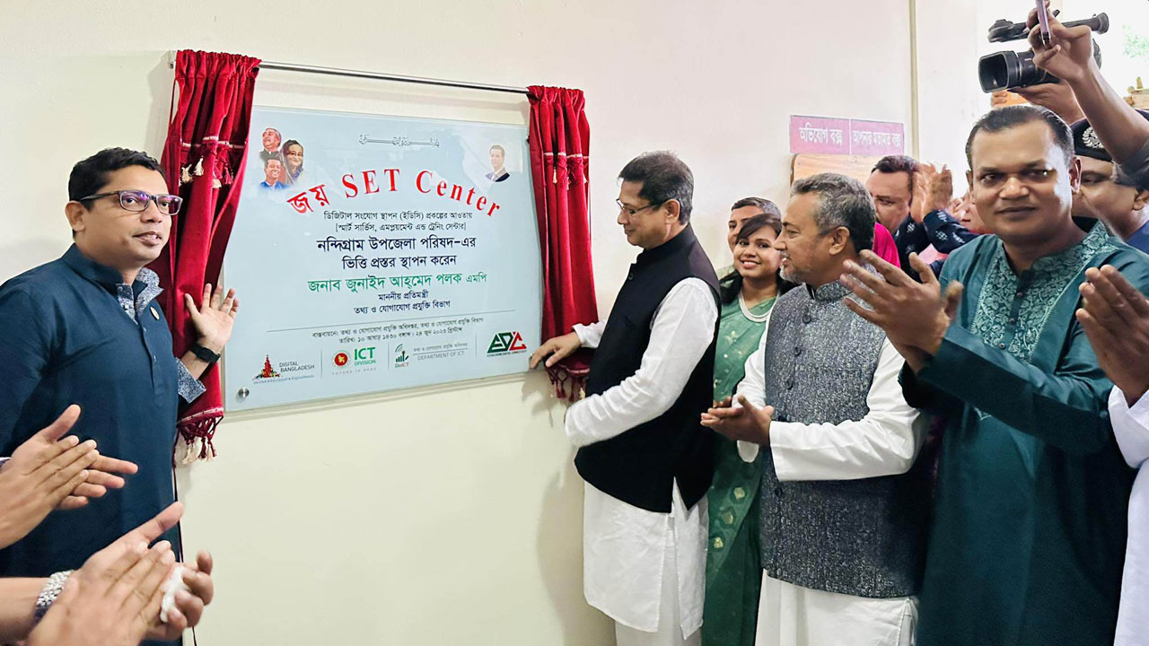 জয় সেট সেন্টারের ভিত্তিপ্রস্তর স্থাপনের উদ্বোধন অনুষ্ঠানে তথ্য ও যোগাযোগ প্রযুক্তিবিষয়ক প্রতিমন্ত্রী জুনাইদ আহমেদ পলক। ছবি কালবেলা