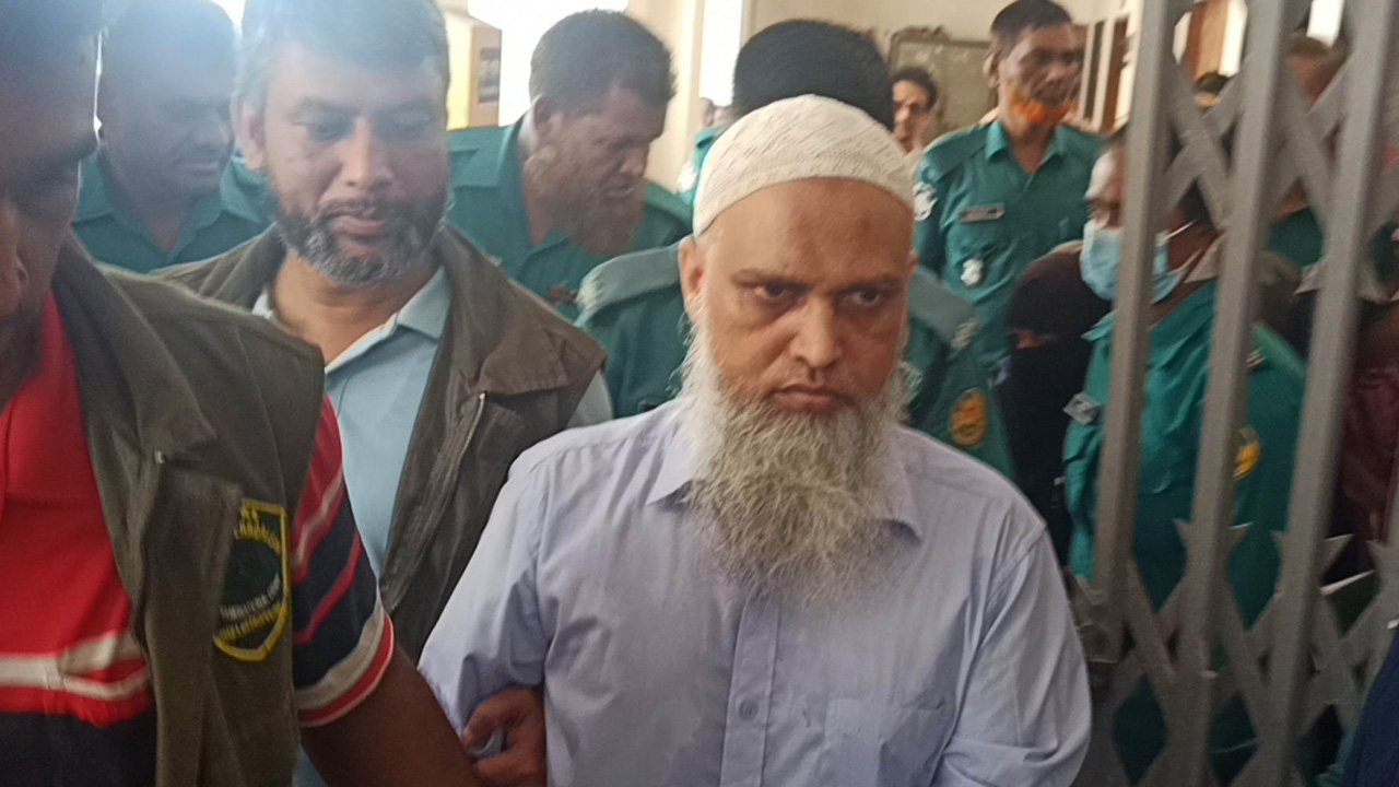 আজ আদালতে তোলা হয় জামা’আতুল আনসার ফিল হিন্দাল শারক্বীয়ার প্রতিষ্ঠাতা শামিন মাহফুজকে। ছবি: কালবেলা