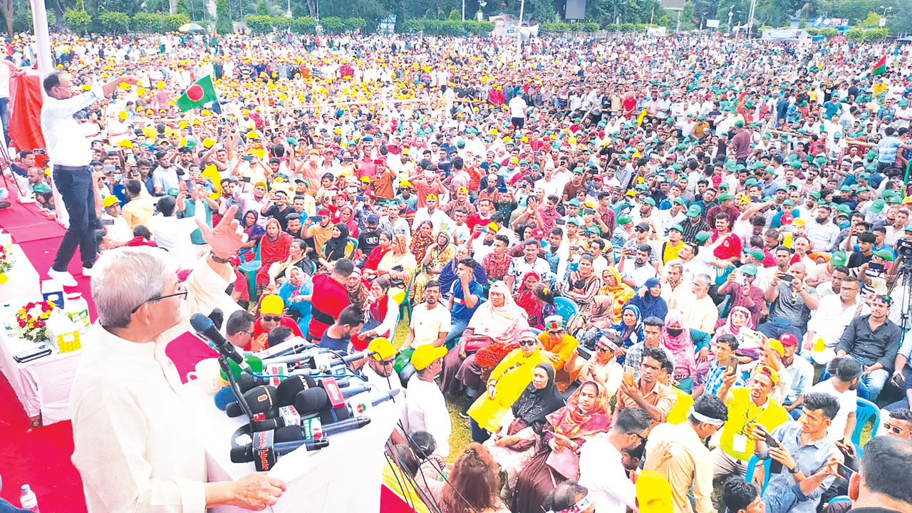 বরিশালে শনিবার তারুণ্যের সমাবেশে বক্তব্য দেন বিএনপি মহাসচিব মির্জা ফখরুল ইসলাম আলমগীর। ছবি : কালবেলা