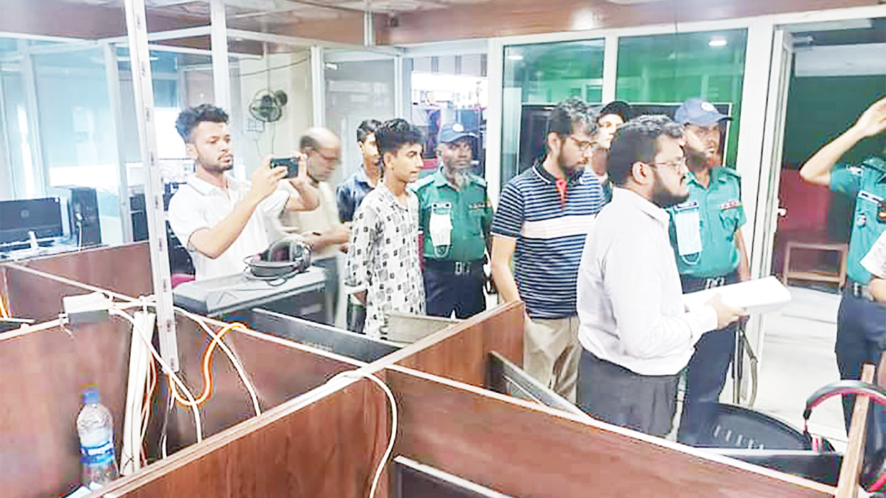 সিপ্লাস টিভির অফিসে অভিযান চালান ভ্রাম্যমাণ আদালত
