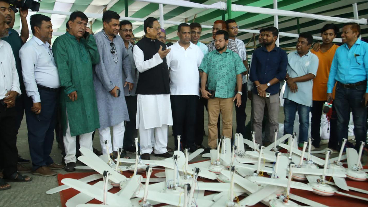 মঙ্গলবার জমিয়তুল ফালাহ মসজিদের মাঠে চট্টগ্রামের কেন্দ্রীয় জামাতের প্রস্তুতি পরিদর্শন করেন মেয়র মো. রেজাউল করিম চৌধুরী। ছবি : কালবেলা 