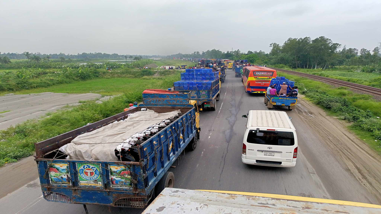 ঢাকা-টাঙ্গাইল বঙ্গবন্ধু সেতুর আট কিলোমিটার এলাকায় যানজট